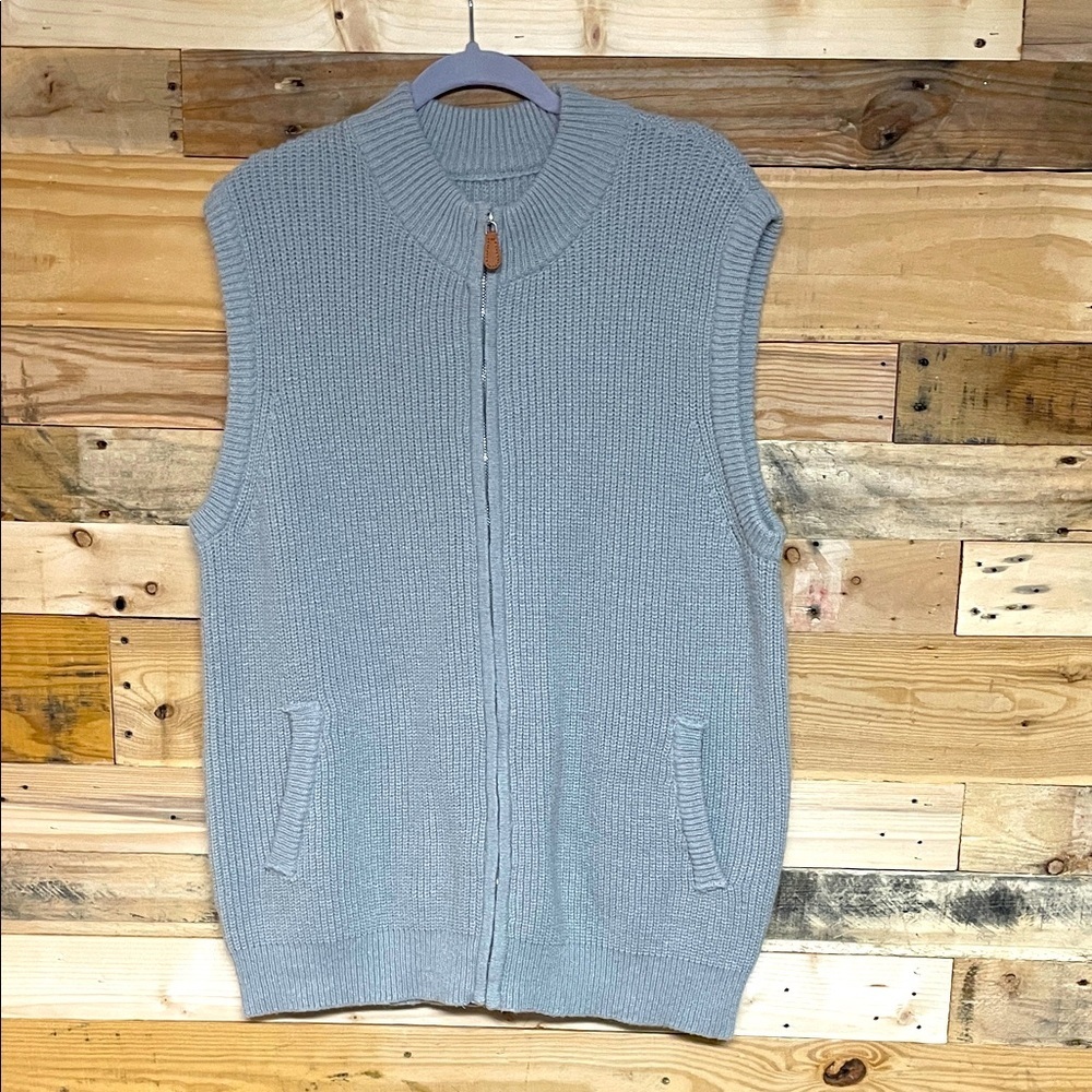 Men's size XL Light Gray Zip-up Soft & Stretchy Sweater Vest with Pockets